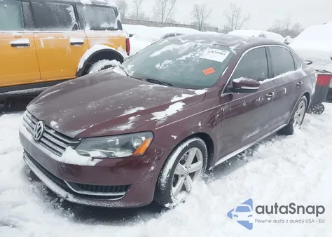 2013 Volkswagen Passat 2.5L Se z USA, uszkodzony, nr VIN 1VWBP7A35DC146255